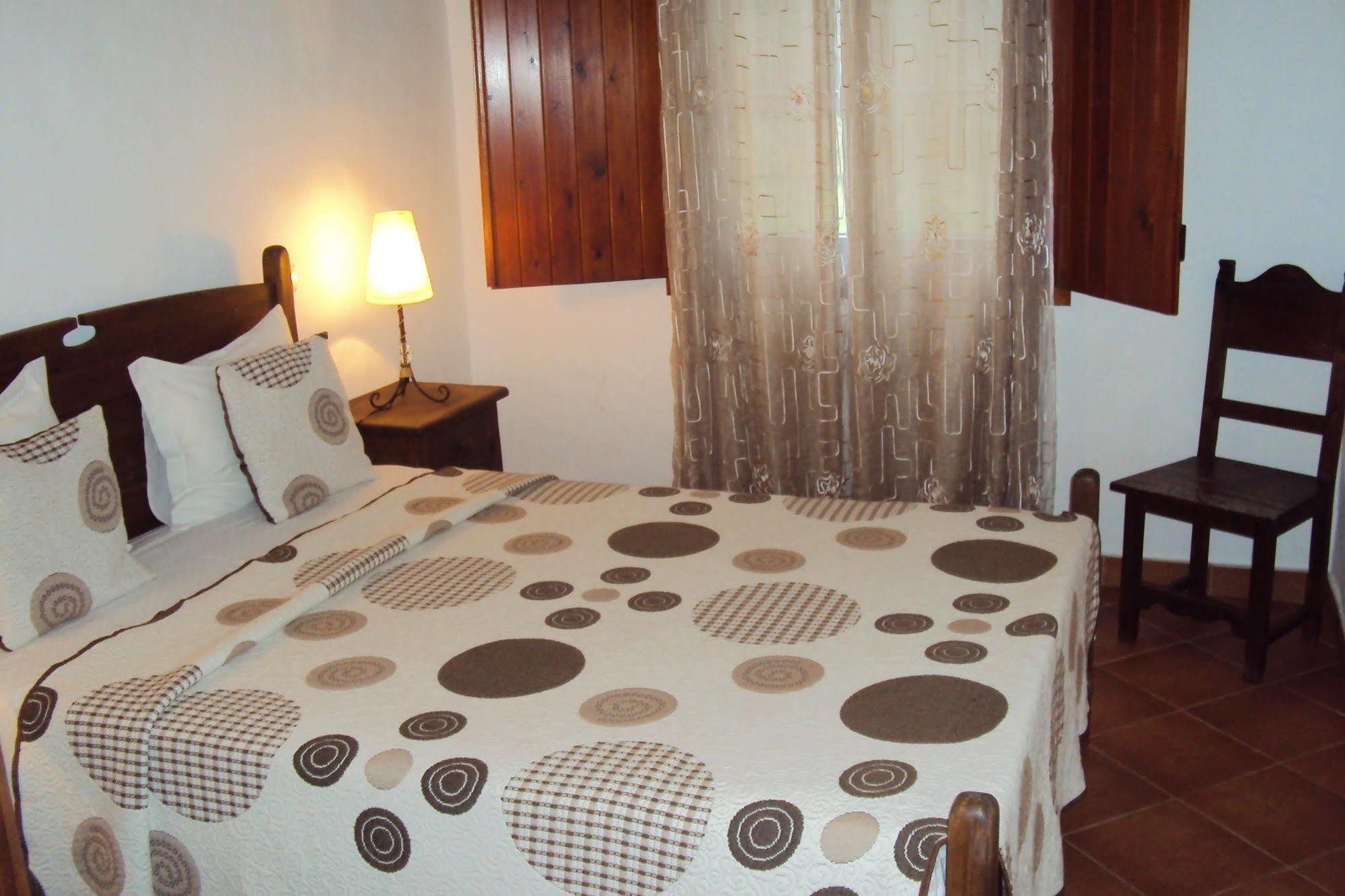 Apartamentos Canal Da Agua Odeceixe Esterno foto